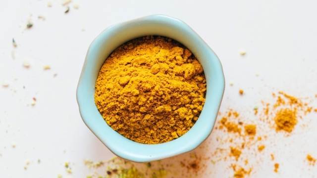 Benefits and Uses of Turmeric Tea